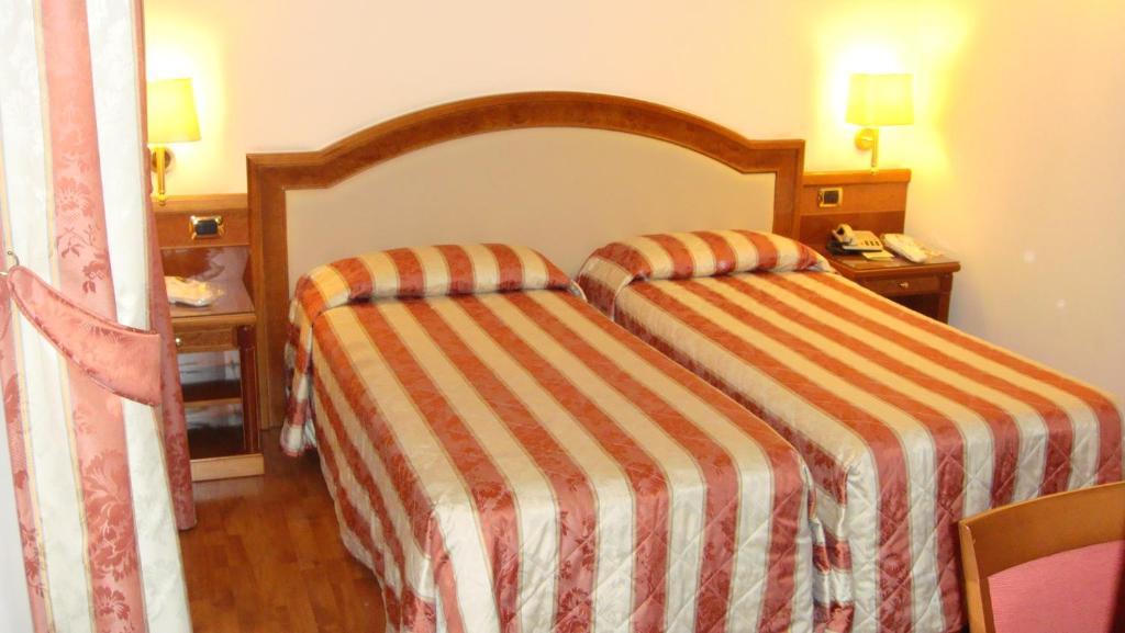 Albergo Corona Domodossola Habitación foto